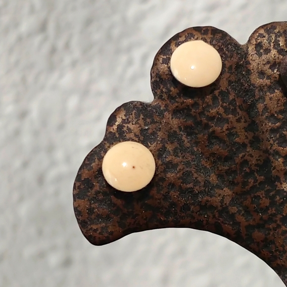 Cream colored studs - Picture 1 of 1